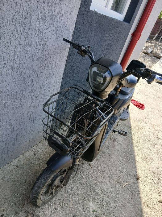Vând scuter electric cu pedale