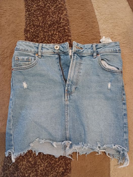 Дънкова пола на Bershka размер 36