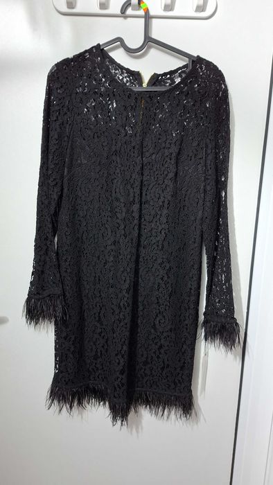 Calvin Klein черна дантелена рокля с пера – размер EU 36