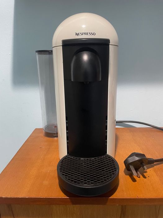 Кафе машина Nespresso VertuoPlus !Внос от Англия!