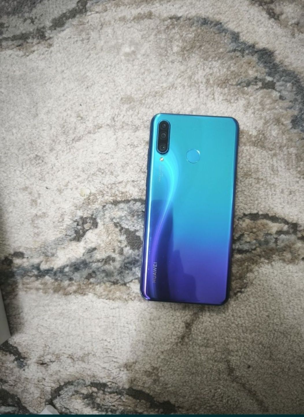 Продавам Huawei p30lite