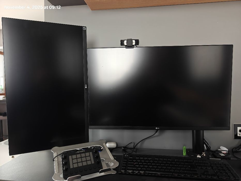 Монитор LG Ergo 32 & 27 inch