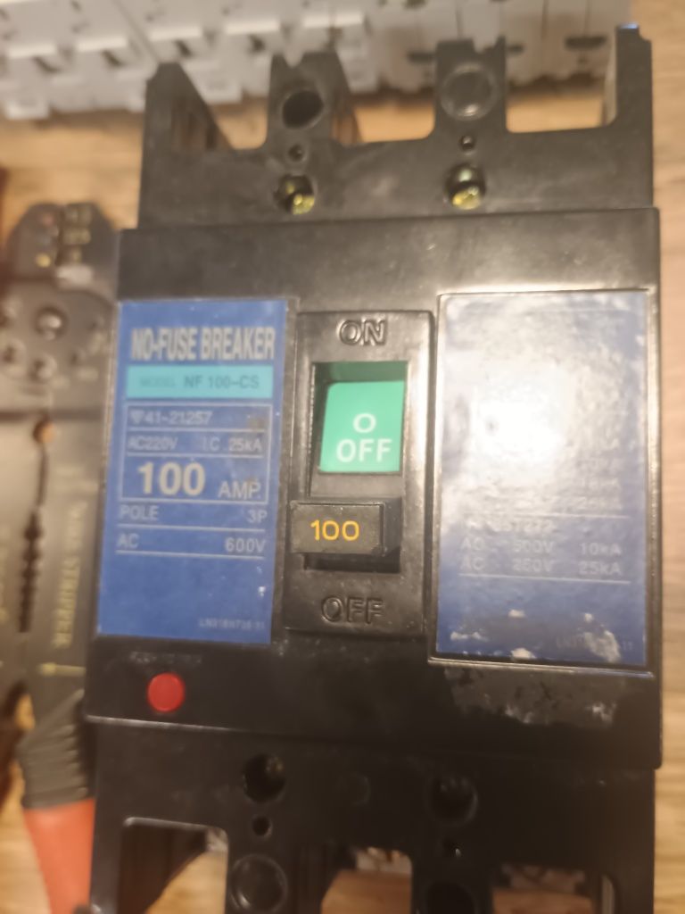 Siguranțe automate ,380 v -220 v,tablou,comutator 100 A