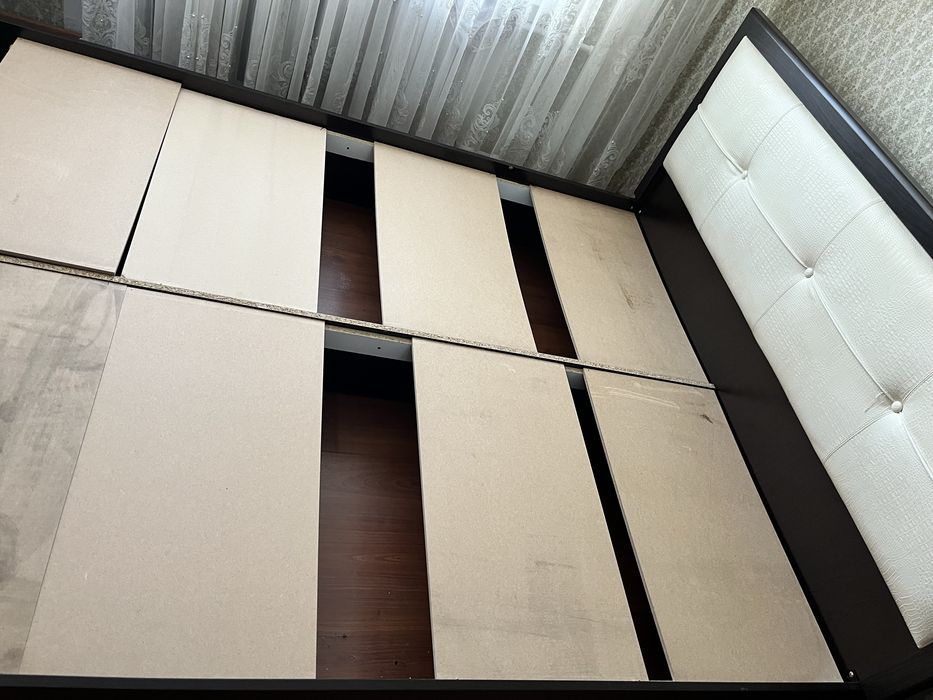 кровать без матраса