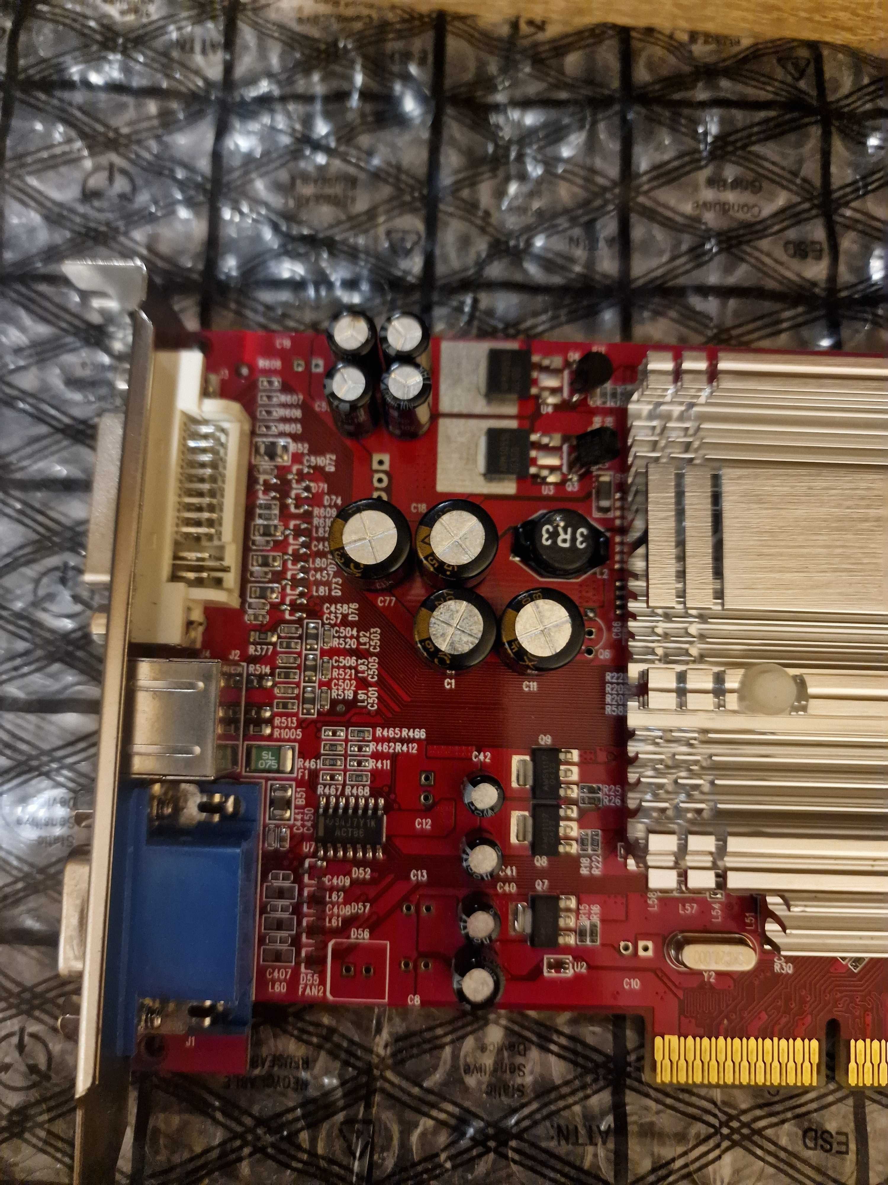 ATI 9600 256MB DDR 128bit PNY + подарък ATI 9550 CANYON CN-AG955-71