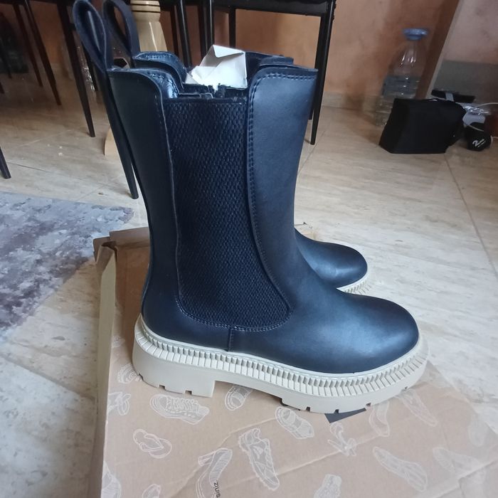 Ghete damă la modă noi nr 38.Preț 80 lei