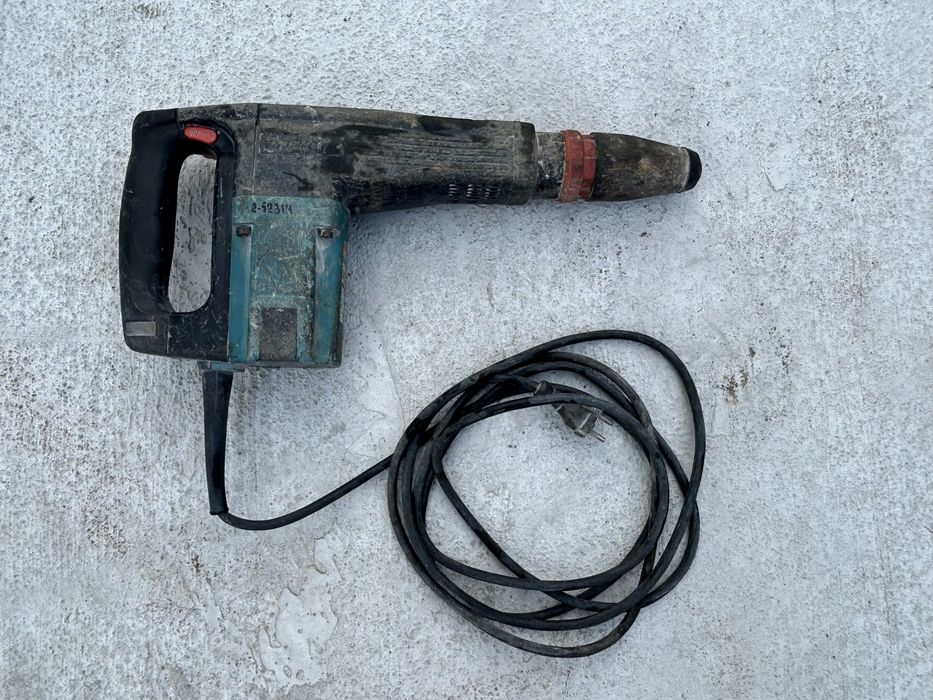 Къртач Makita HM1100C