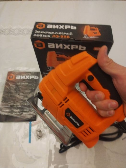 Лобзик електрическая 600вт