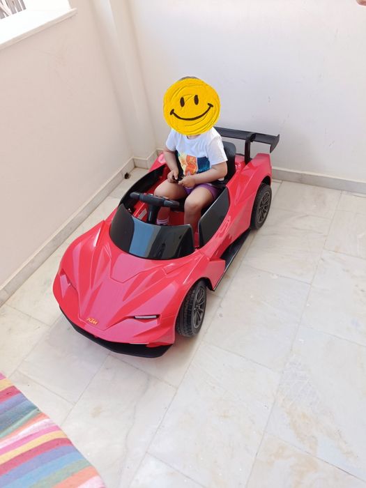 Masina cu telecomandă si incarcator