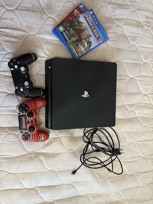Продам PlayStation 4