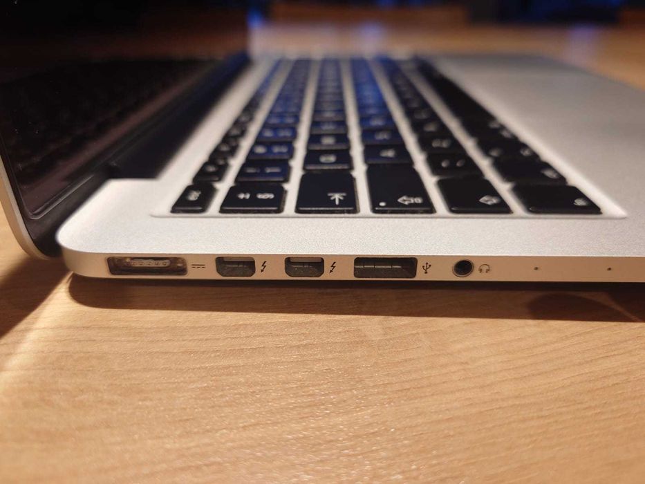 Apple MacBook Pro, Retina 13'', Intel i5, 8GB, 128GB, cumparat in 2017