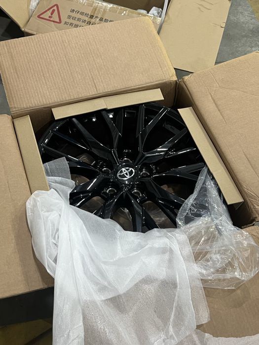 Продам диски r18 с резиной