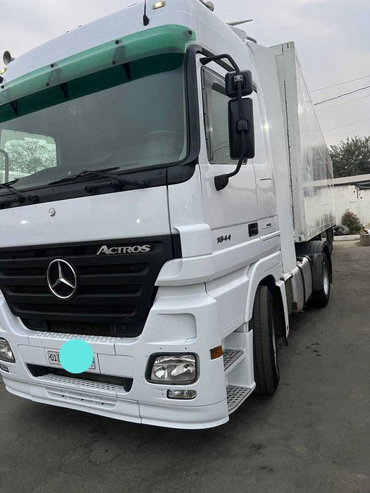 Тягач с авторефрижератором