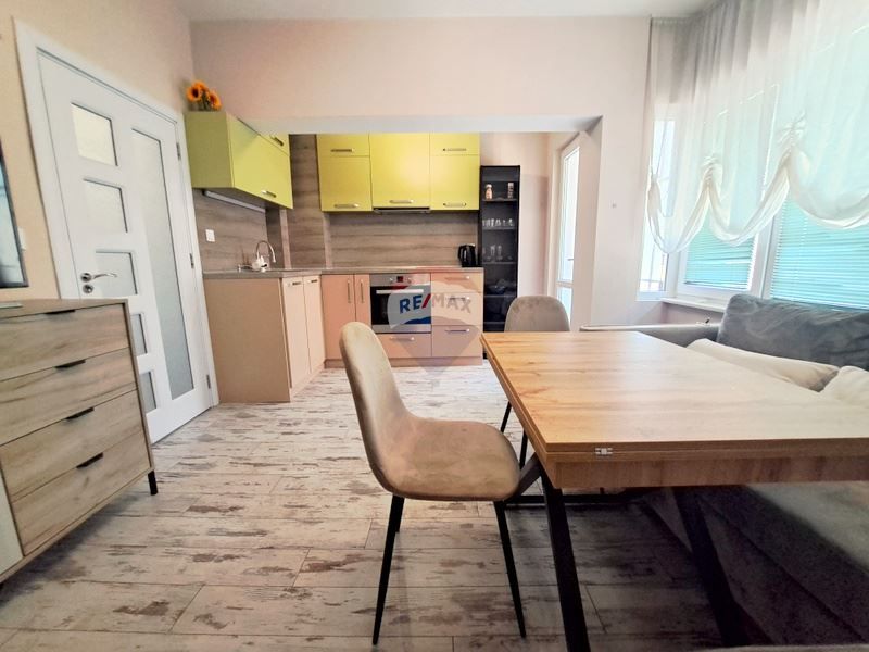 Дава се под наем Четиристаен апартамент в Варна, Окръжна болница - 103 кв.м за 765 € - Снимка #2