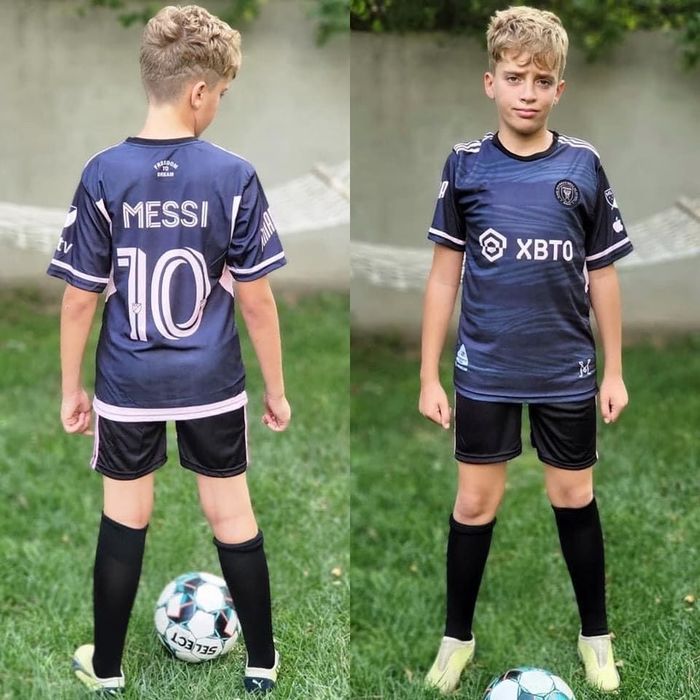 Tricou+pantaloni scurti de fotbal pt copii