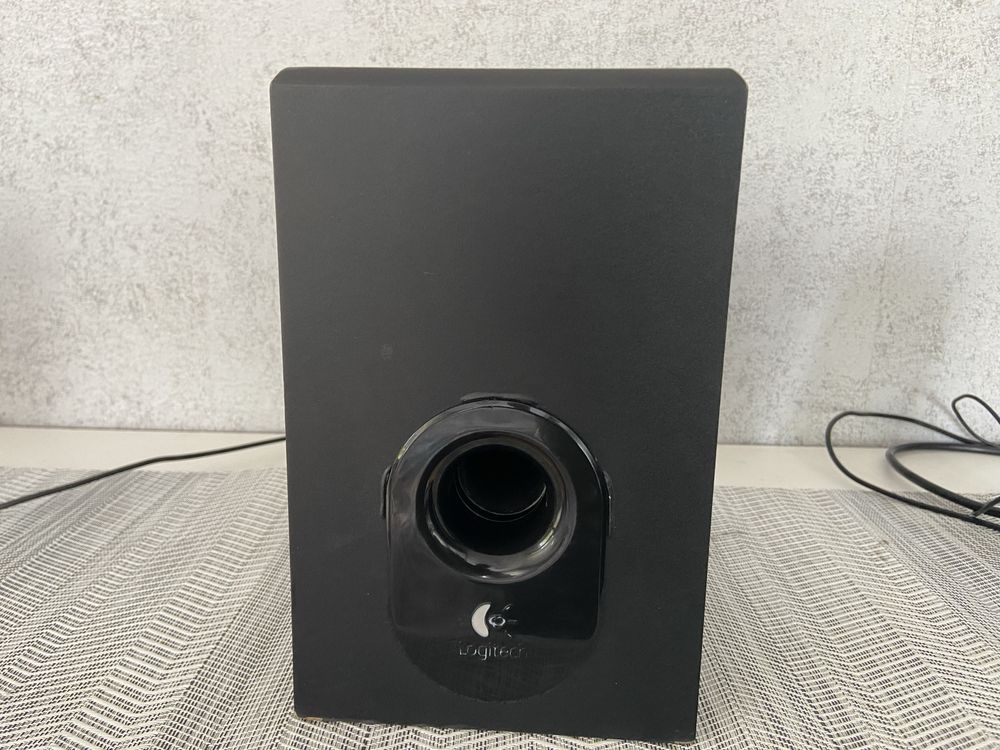 Буфер С Колони Logitech X-230 2.1