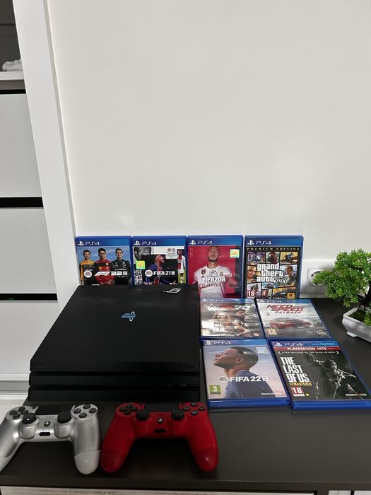 Playstation 4 Pro 1TB + 8 игри