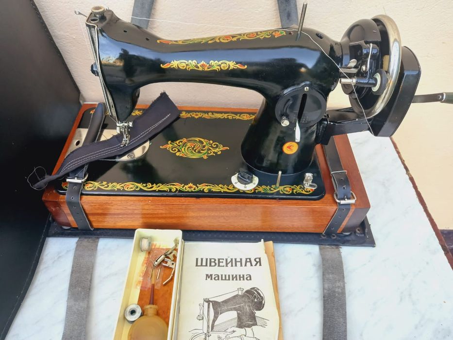 Новая Ручная Швейная Машинка Подольск шьет работает отлично 100%.