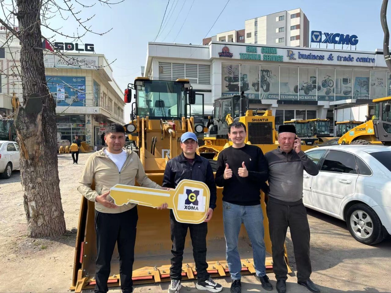 Погрузчик 1,5кублик 92кватт 125от кучи