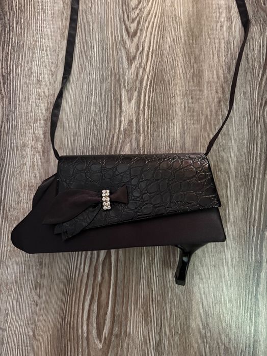 Дамска чанта с форма на ток