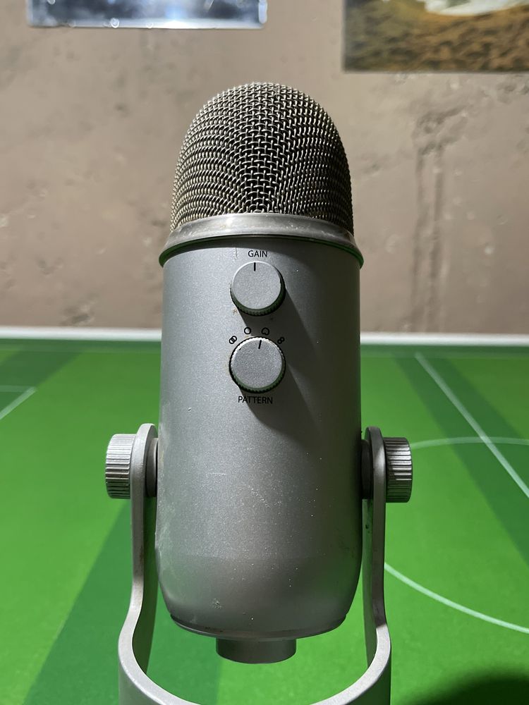 Vand microfon Blue Yeti in stare buna