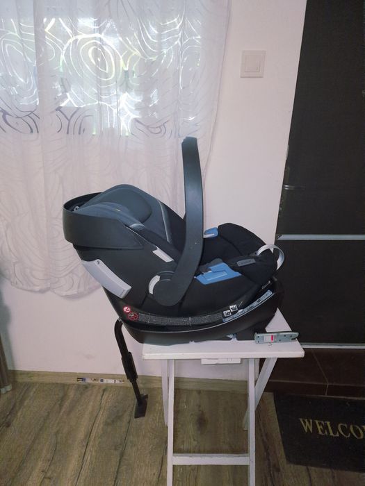 Столче кошница за кола Cybex Aton 5 + Isofix база