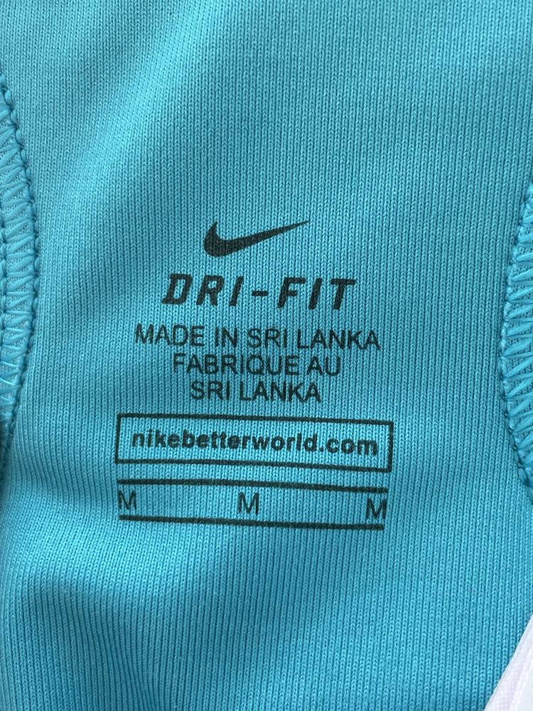 Дамски спортен топ Nike