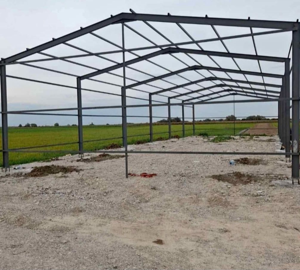 vând structură metalică 10 deschiderea 30 lungimea 5 m la stâlp din pr