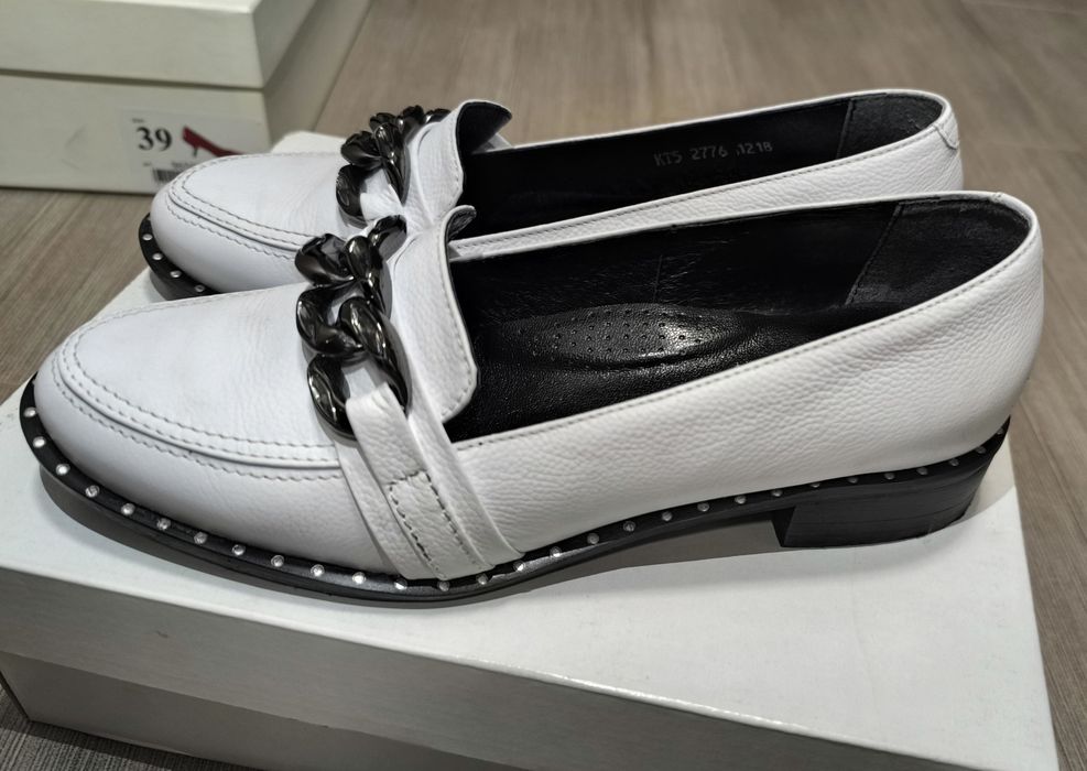 Дамски бели обувки естествена кожа