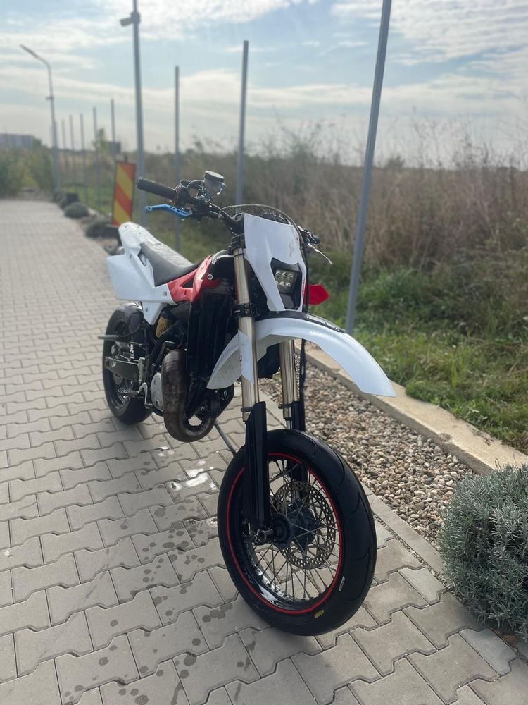 Husqvarna wre 125 supermoto refacut complet nr negre(yamaha,ktm,honda)