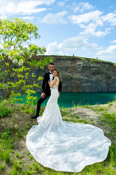 Vand rochita de mireasa