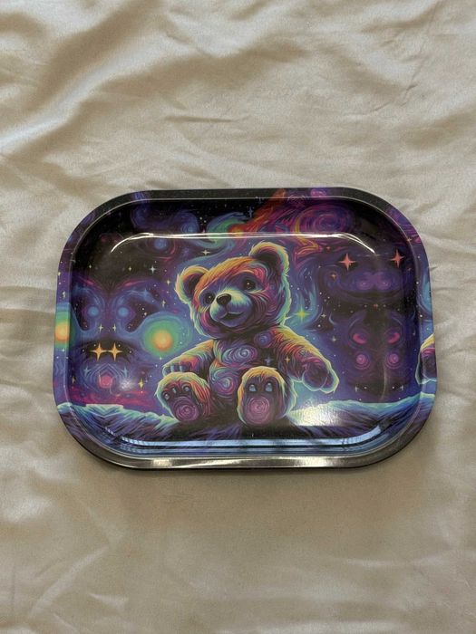 Плато за сервиране със неонов светещ в тъмното мече и звезден дизайн