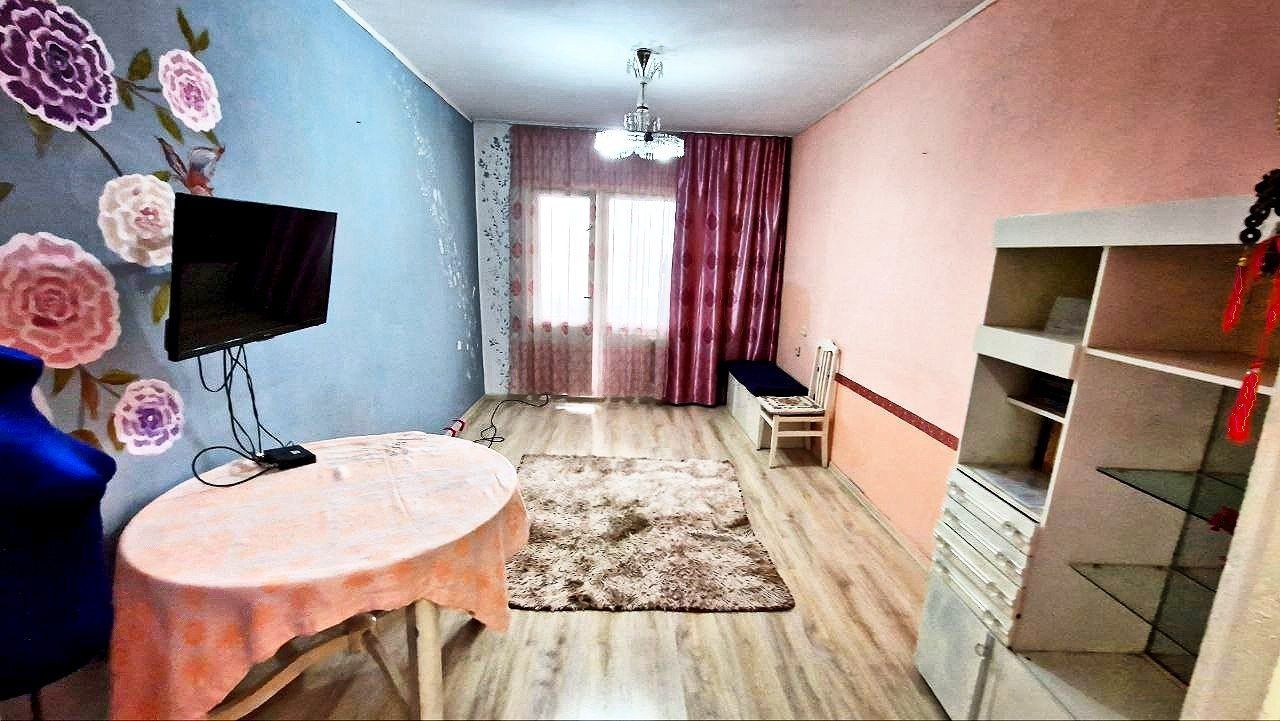 Яшнабад Ташсельмаш 3/3/5.
Панельный дом.