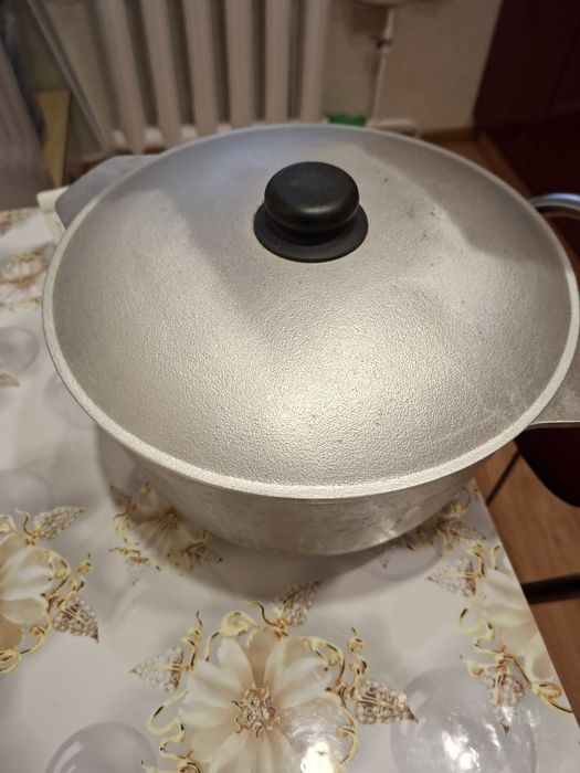 Продам казан с крышкой