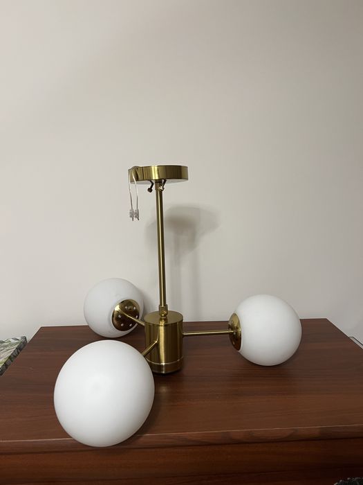 Люстра с тремя шарами