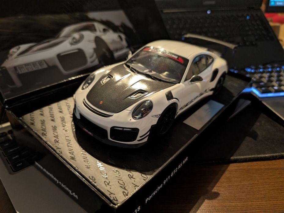 Macheta Porsche 911 GT2 RS Minichamps 1:18
