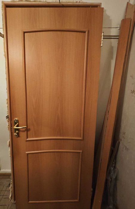 Дверь деревянная