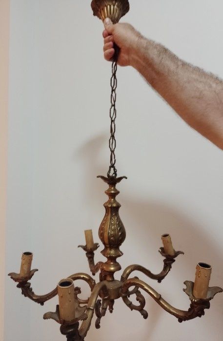 Candelabru din bronz masiv cu 5 brațe,piesa cu o lucrătură de o