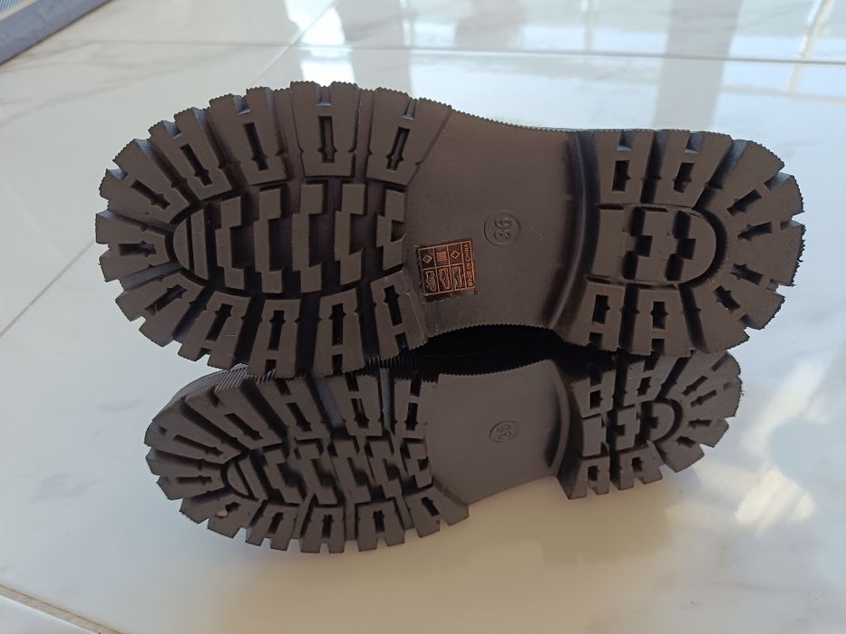 Боти с мекичка подплата