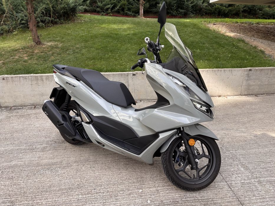 Honda PCX 125 (2023) • 3.500 km • Garanție • Revizii la zi
