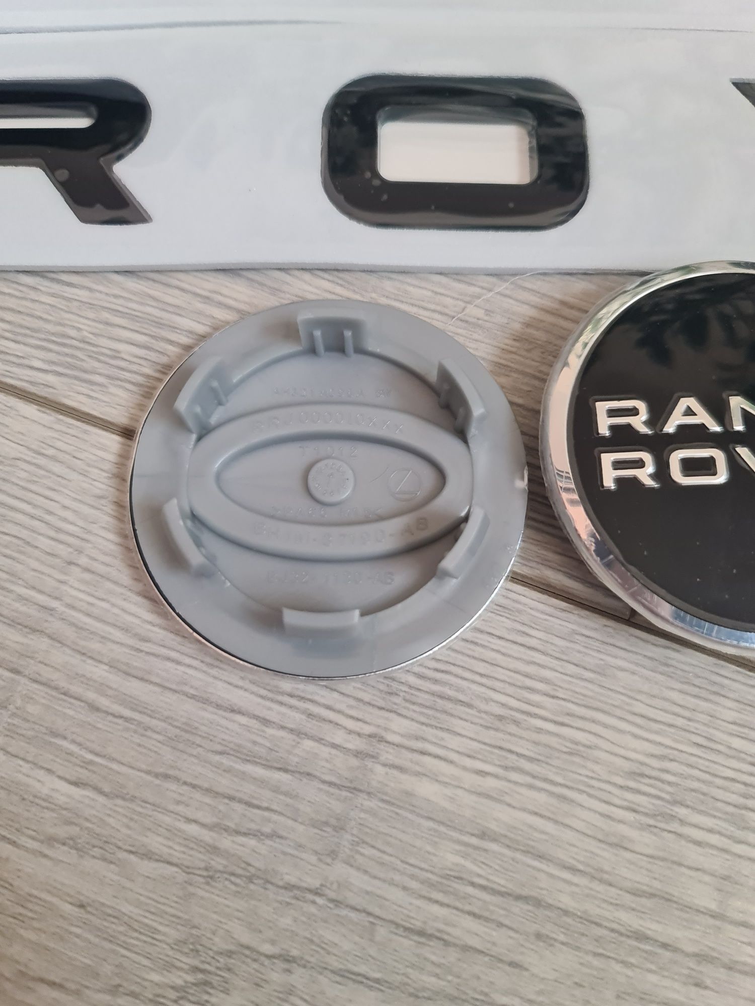 Emblema-Logo-Capac-Scris-Negru-Argintiu-Range-Rover-Sport-Velar-Evoque