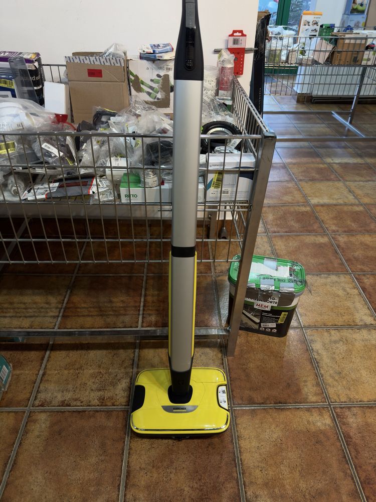 Aparat de curatat podele Karcher FC7