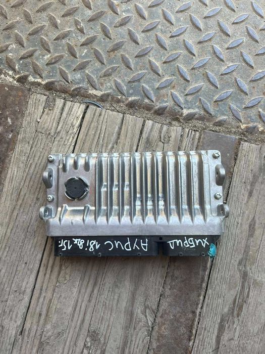 Компютър за двигател от Toyota Auris 1.8i 82ks 2015г. Хибрид