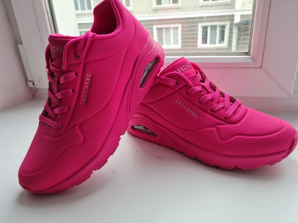 Продам кросовки SKECHERS LA