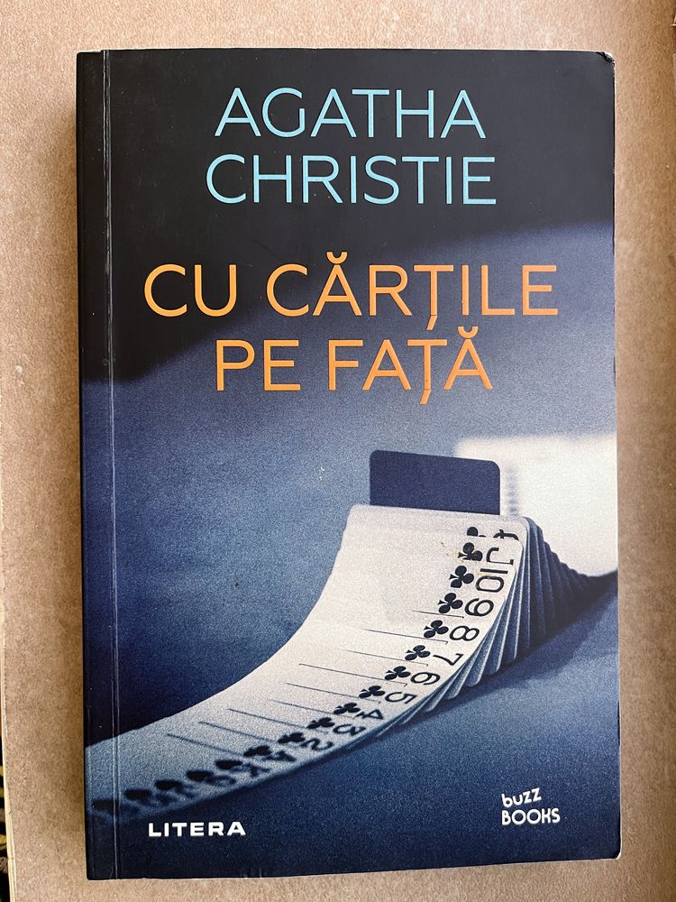 Vând 5 cărți noi de Agatha Christie