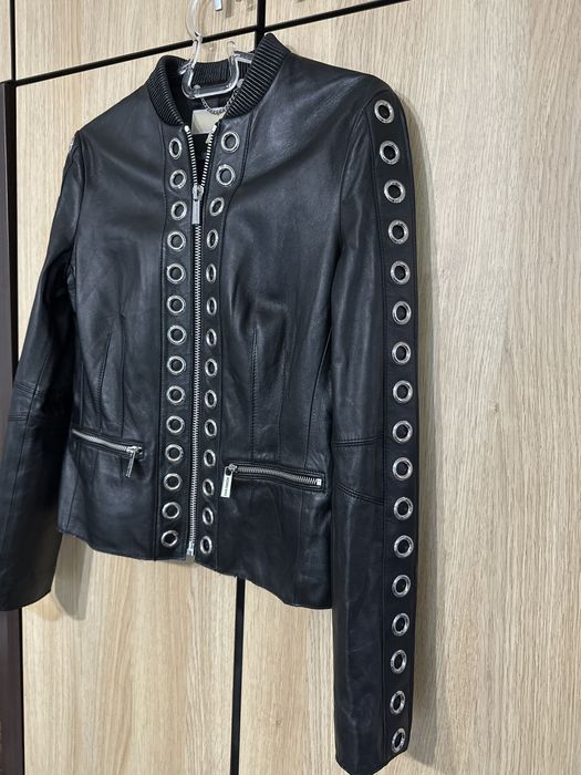 Яке Michael KORS черно