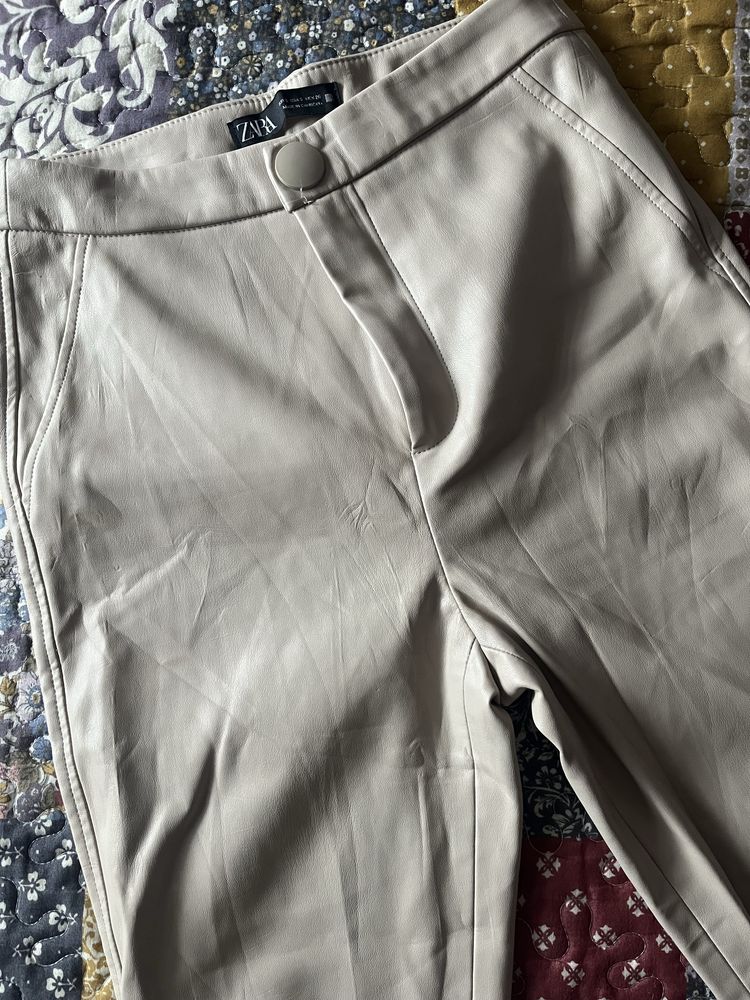 Zara pantaloni imitatie piele, marime s, 25 perechea