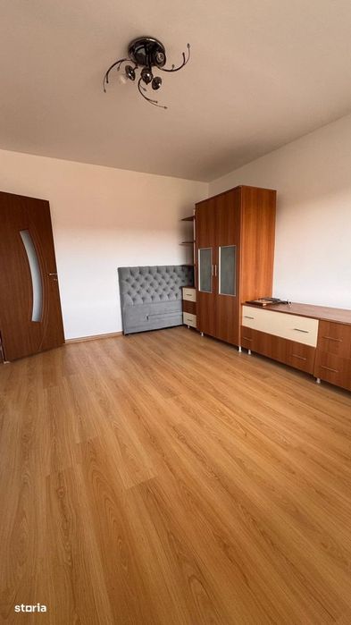 Apartament 3 camere, finisat, ideal locuit.  Zona Unitatea Militara