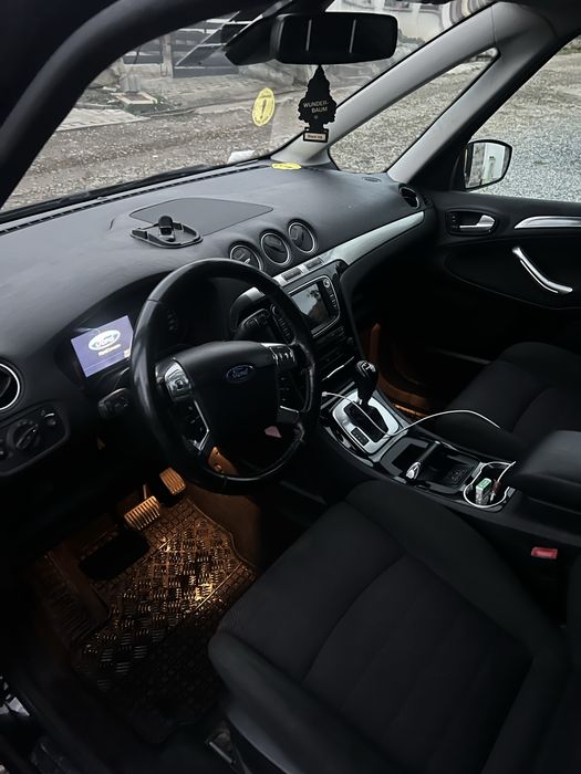 Ford Galaxy Titanium •2015 • 7 locuri — Eleganta si confort premium