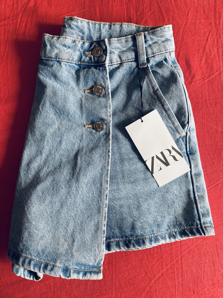 Пола панталон Zara с етикет